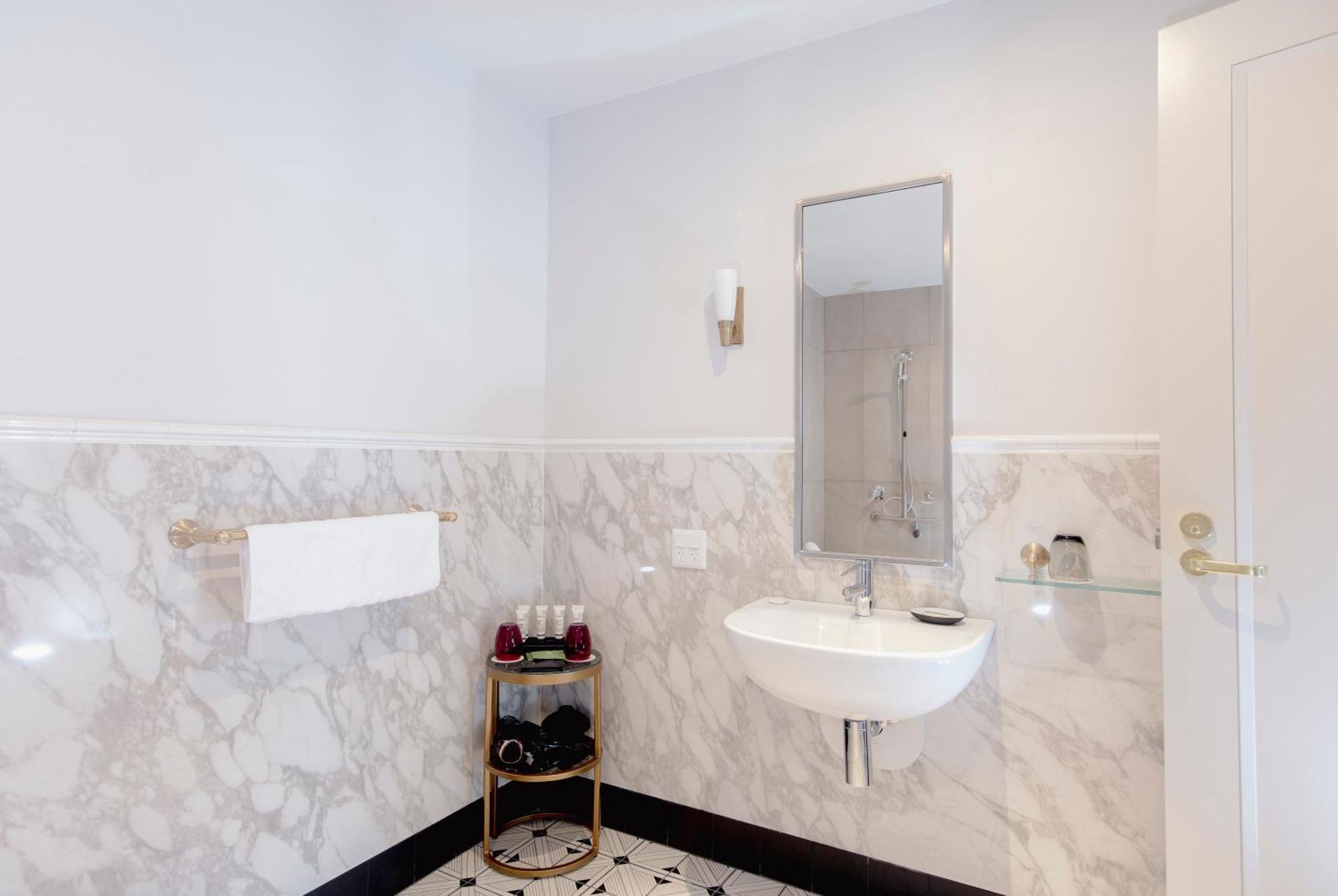 Tattersalls Hotel Армидейл Экстерьер фото